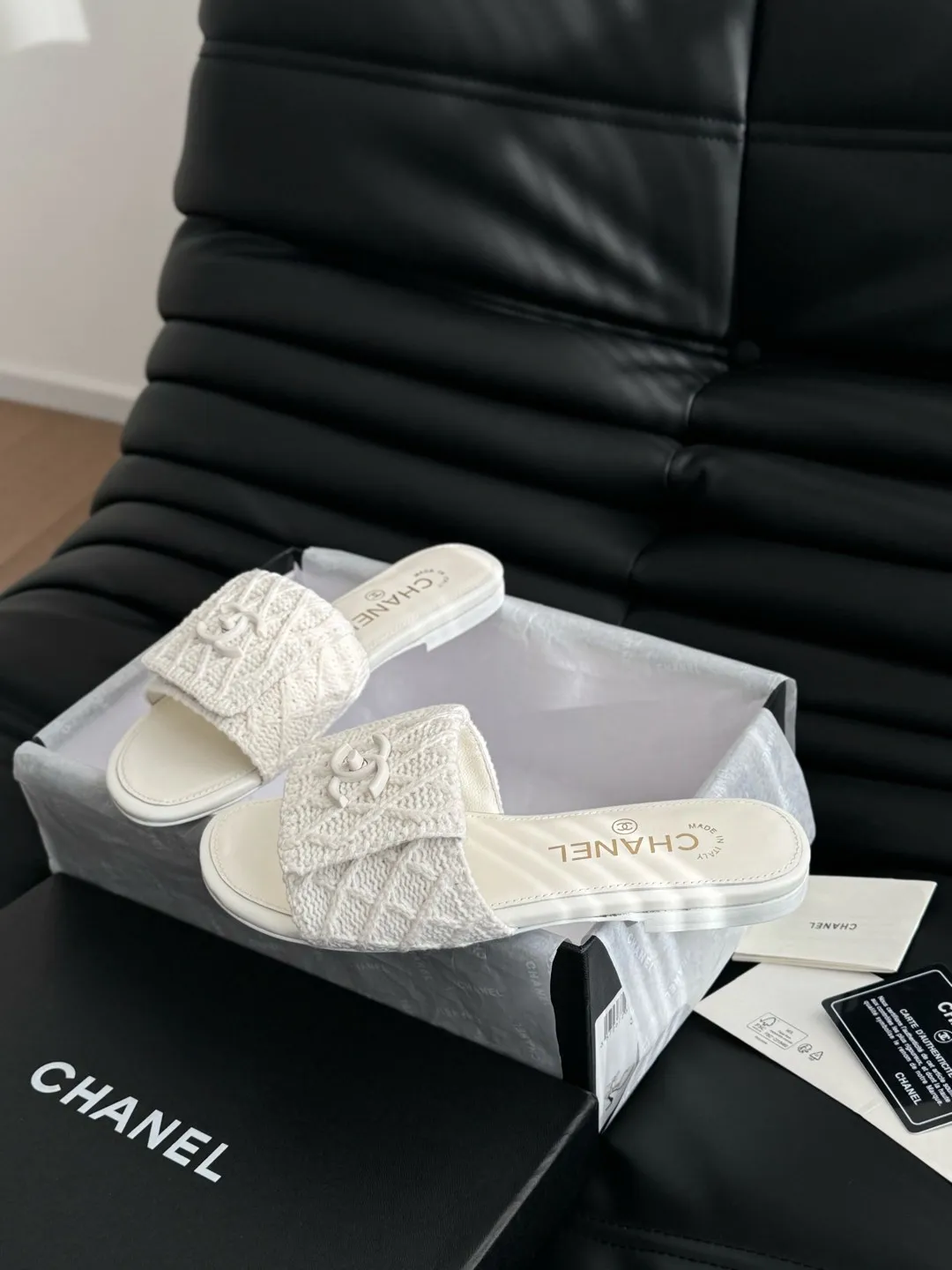 👟👟Ex-factory price 400👟👟 Women's Shoes Women's Clothing Chanel 25C New School Bag Buckle Slippers Return of the classic school bag buckle design Special Vintage full of retro flavor Loafers have also grown to the aesthetic level Cowhide upper, sheepskin lining Original outsole Size: 35-39 40 41 42 Customized, non-refundable and non-exchangeable